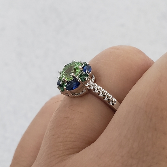 18k Mandala Ring - Picture 8 of 8